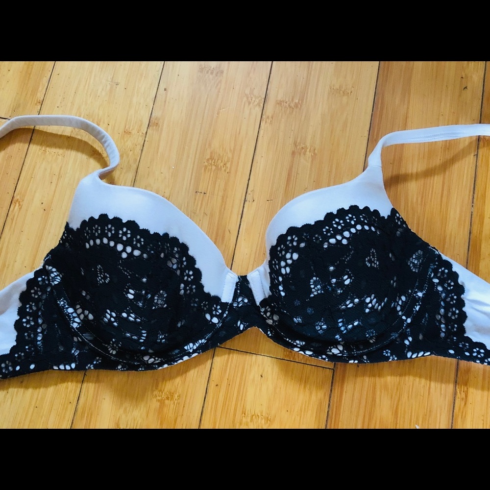 Victoria’s Secret 32D bra❤️lace